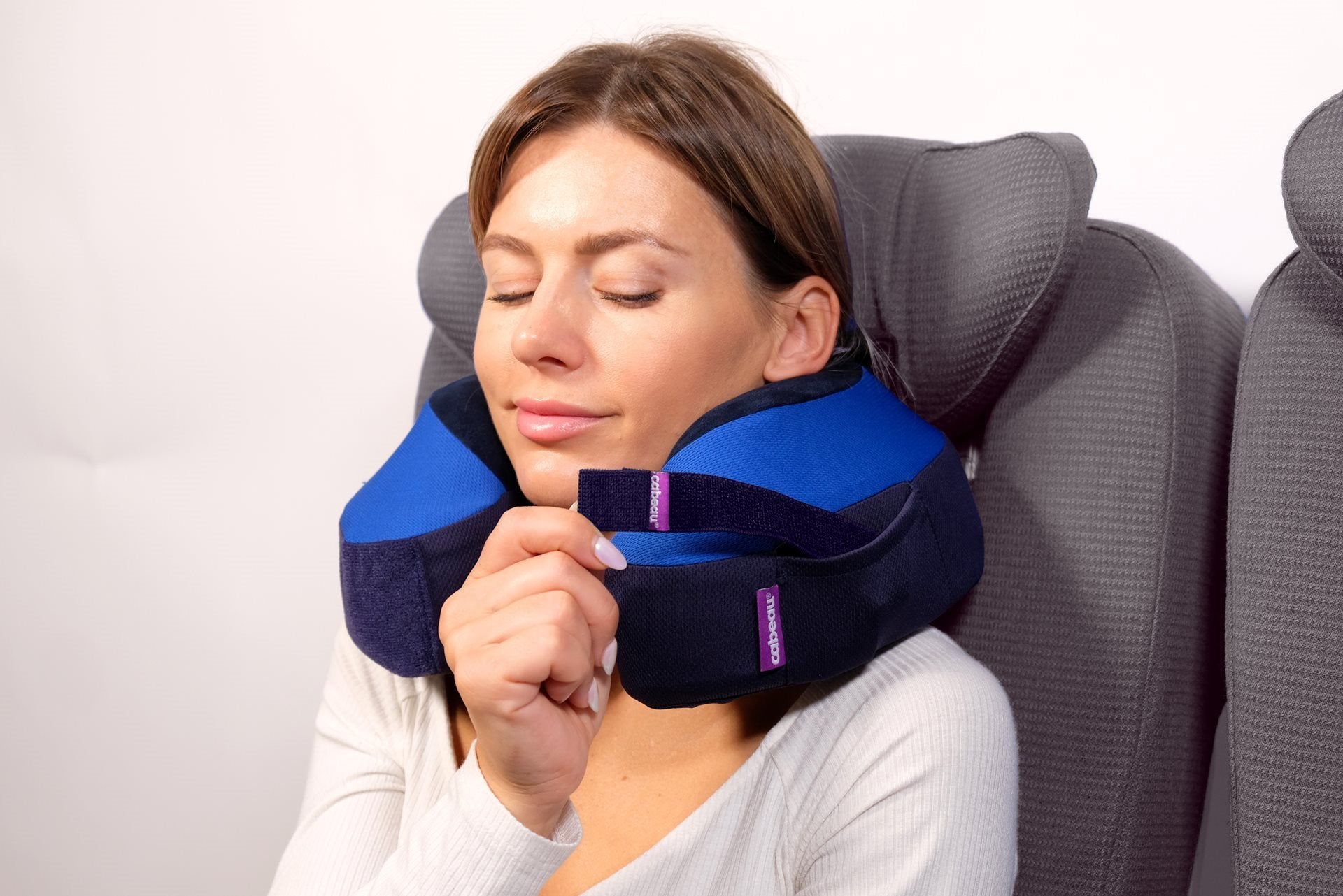 Cabeau Evolution TNE S3 - Blue/Navy - Sydney Nekkussen - Reisartikelen-nl