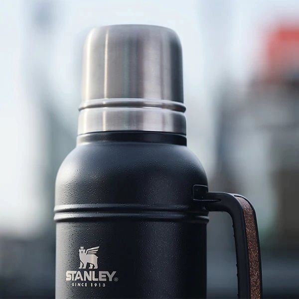 Stanley The Artisan Thermal Bottle 1.4L Black Moon Thermosfles - Reisartikelen-nl